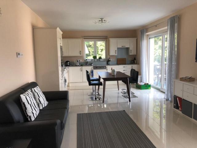 Velden View Ferienwohnung Mit Grosser Sonnenterrasse Und See- Und Karawankenblick Velden am Wörthersee Eksteriør bilde